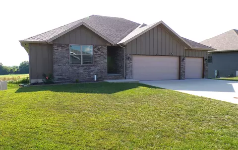Exterior - 517 N Stella Ct, Willard, MO 65781 photo 2 of 10
