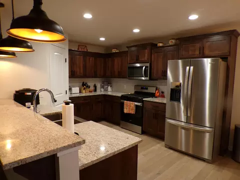 Kitchen - 517 N Stella Ct, Willard, MO 65781 photo 1 of 7
