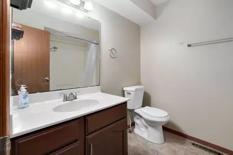 Bath - 2843 W Primrose Ln, Springfield, MO 65807 photo 1 of 4