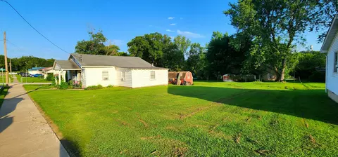 Exterior - 709 Elm Ave, Ava, MO 65608 photo 3 of 4