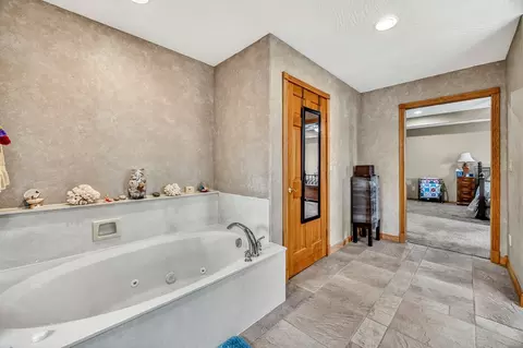 Bath - 2374 S April Ave, Springfield, MO 65807 photo 3 of 7