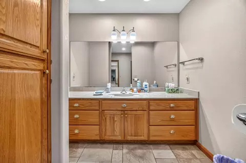Bath - 2374 S April Ave, Springfield, MO 65807 photo 5 of 7