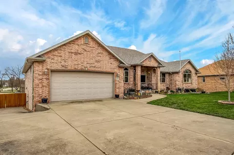 Exterior - 2374 S April Ave, Springfield, MO 65807 photo 2 of 7