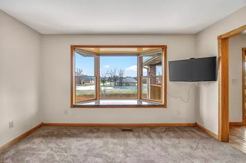 Living - 2374 S April Ave, Springfield, MO 65807 photo 7 of 9