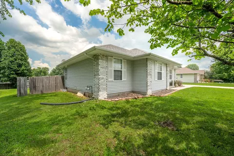 129 E Loyal St, Clever, MO 65631 photo 3