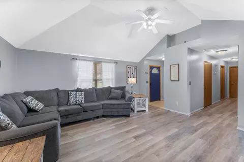 129 E Loyal St, Clever, MO 65631 photo 8