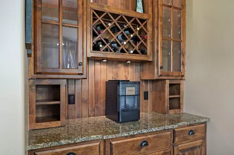 Kitchen - 5909 S Brightwater Trl, Springfield, MO 65810 photo 9 of 9