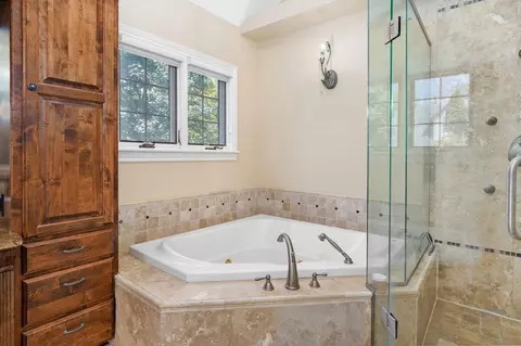 Bath - 5909 S Brightwater Trl, Springfield, MO 65810 photo 3 of 10