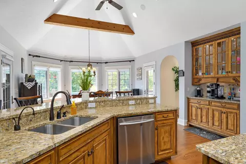 Kitchen - 5909 S Brightwater Trl, Springfield, MO 65810 photo 7 of 9