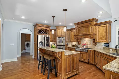 Kitchen - 5909 S Brightwater Trl, Springfield, MO 65810 photo 3 of 9