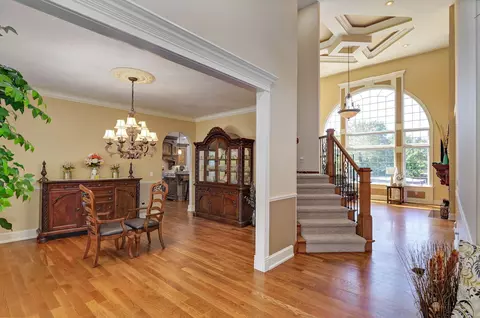 Entry Way - 5909 S Brightwater Trl, Springfield, MO 65810 photo 3 of 6
