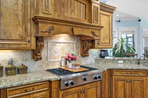 Kitchen - 5909 S Brightwater Trl, Springfield, MO 65810 photo 6 of 9