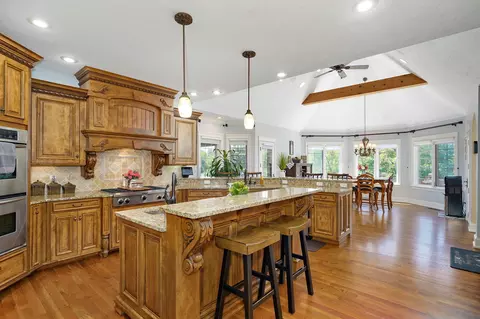 Kitchen - 5909 S Brightwater Trl, Springfield, MO 65810 photo 5 of 9