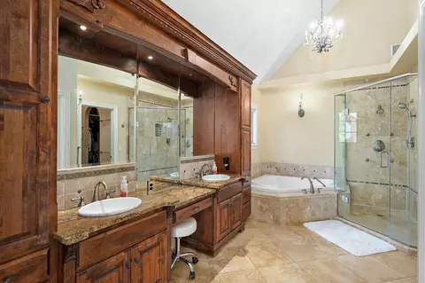 Bath - 5909 S Brightwater Trl, Springfield, MO 65810 photo 1 of 10