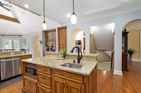 Kitchen - 5909 S Brightwater Trl, Springfield, MO 65810 photo 4 of 9
