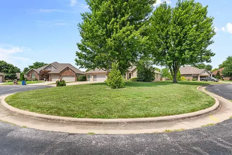 Exterior - 4833 S Ashton Ct, Springfield, MO 65810 photo 5 of 16