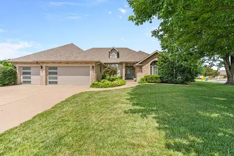 Exterior - 4833 S Ashton Ct, Springfield, MO 65810 photo 7 of 16
