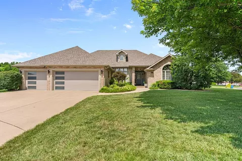 Exterior - 4833 S Ashton Ct, Springfield, MO 65810 photo 4 of 16