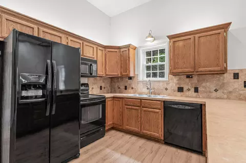 Kitchen - 330 Hendrickson School Rd, Shell Knob, MO 65747 photo 2 of 4