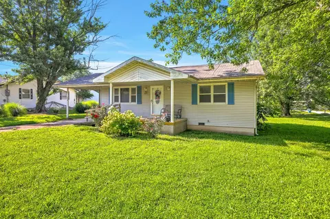 204 E Washington St, Seymour, MO 65746 photo 2