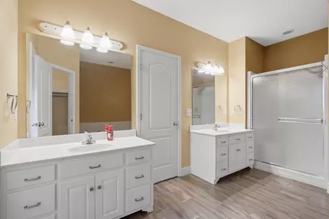 Bath - 3857 N Sheedy Ave, Springfield, MO 65803 photo 2 of 5