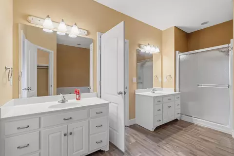 Bath - 3857 N Sheedy Ave, Springfield, MO 65803 photo 1 of 5