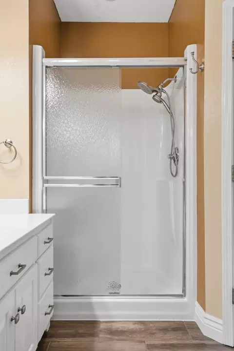 Bath - 3857 N Sheedy Ave, Springfield, MO 65803 photo 4 of 5