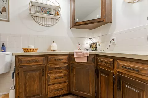 Bath - 1348 S Arcadia Ave, Springfield, MO 65804 photo 2 of 5