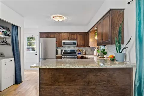 Kitchen - 1348 S Arcadia Ave, Springfield, MO 65804 photo 2 of 4