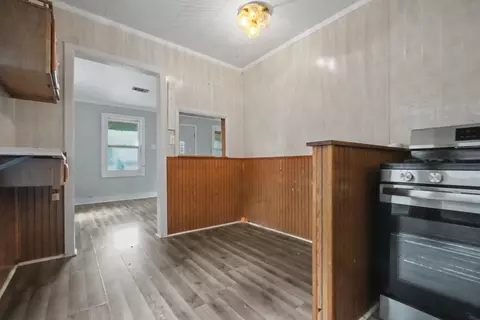 Entry Way - 2434 N Pickwick Ave, Springfield, MO 65803 photo 3 of 4