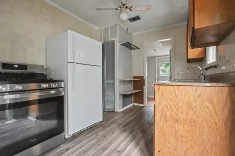 Kitchen - 2434 N Pickwick Ave, Springfield, MO 65803 photo 1 of 3