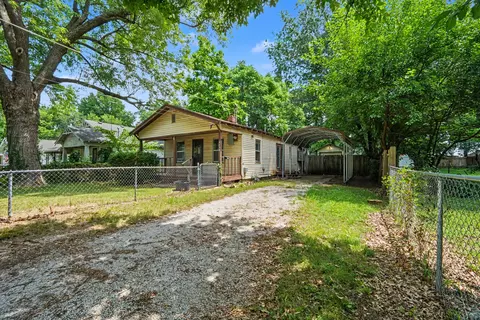 Exterior - 2434 N Pickwick Ave, Springfield, MO 65803 photo 3 of 9