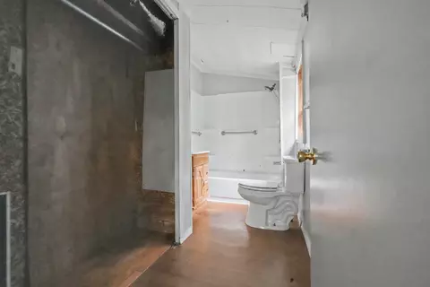 Bath - 2434 N Pickwick Ave, Springfield, MO 65803 photo 1 of 3