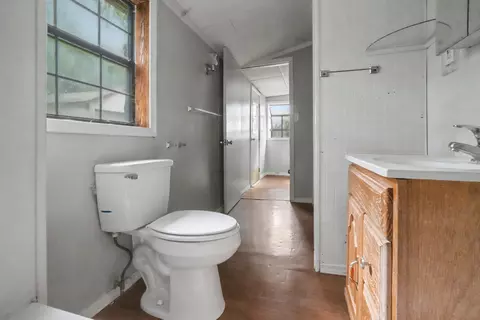 Bath - 2434 N Pickwick Ave, Springfield, MO 65803 photo 3 of 3