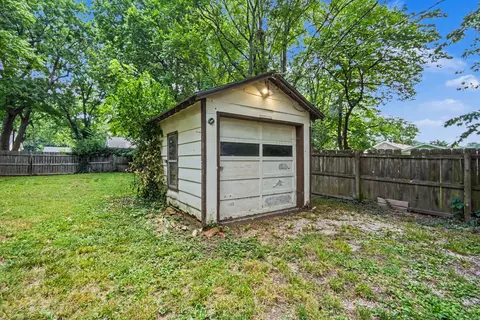 Exterior - 2434 N Pickwick Ave, Springfield, MO 65803 photo 5 of 9