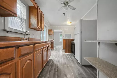 Entry Way - 2434 N Pickwick Ave, Springfield, MO 65803 photo 2 of 4