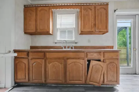 Kitchen - 2434 N Pickwick Ave, Springfield, MO 65803 photo 2 of 3