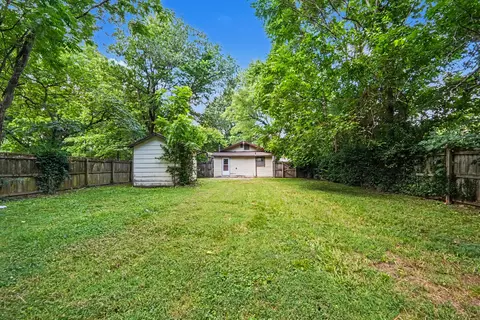 Exterior - 2434 N Pickwick Ave, Springfield, MO 65803 photo 7 of 9
