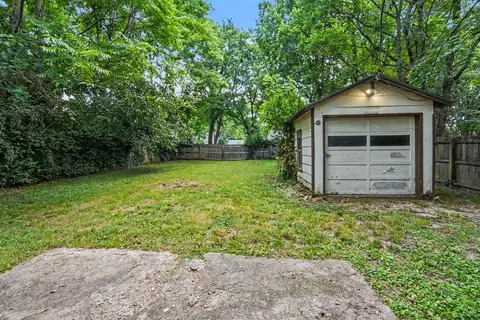 Exterior - 2434 N Pickwick Ave, Springfield, MO 65803 photo 4 of 9