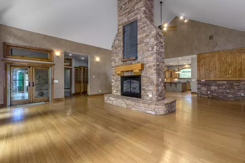 Living - 1418 E River Oaks Ln, Springfield, MO 65804 photo 7 of 9