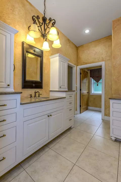 Bath - 1418 E River Oaks Ln, Springfield, MO 65804 photo 5 of 7