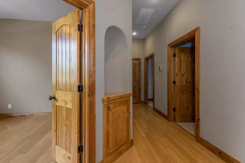 Entry Way - 1418 E River Oaks Ln, Springfield, MO 65804 photo 6 of 7