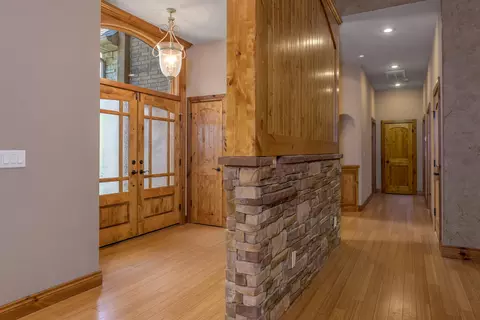 Entry Way - 1418 E River Oaks Ln, Springfield, MO 65804 photo 2 of 7