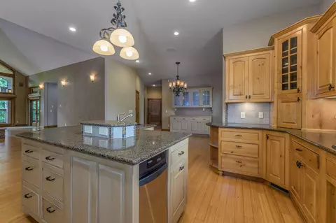 Kitchen - 1418 E River Oaks Ln, Springfield, MO 65804 photo 2 of 6