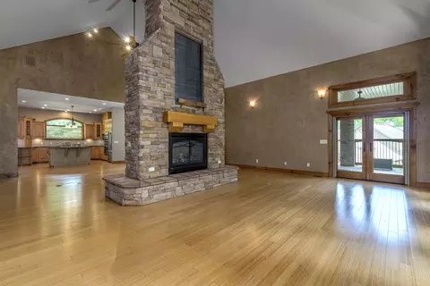 Living - 1418 E River Oaks Ln, Springfield, MO 65804 photo 6 of 9