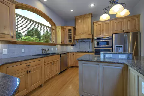 Kitchen - 1418 E River Oaks Ln, Springfield, MO 65804 photo 3 of 6