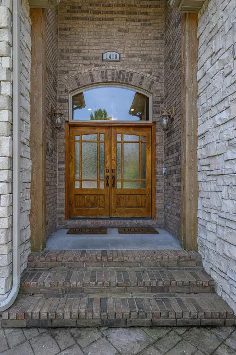 Entry Way - 1418 E River Oaks Ln, Springfield, MO 65804 photo 1 of 7