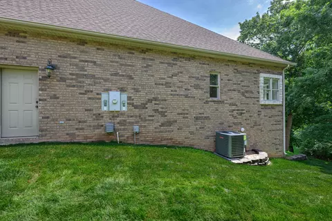 Exterior - 1418 E River Oaks Ln, Springfield, MO 65804 photo 7 of 16