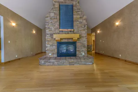 Living - 1418 E River Oaks Ln, Springfield, MO 65804 photo 8 of 9