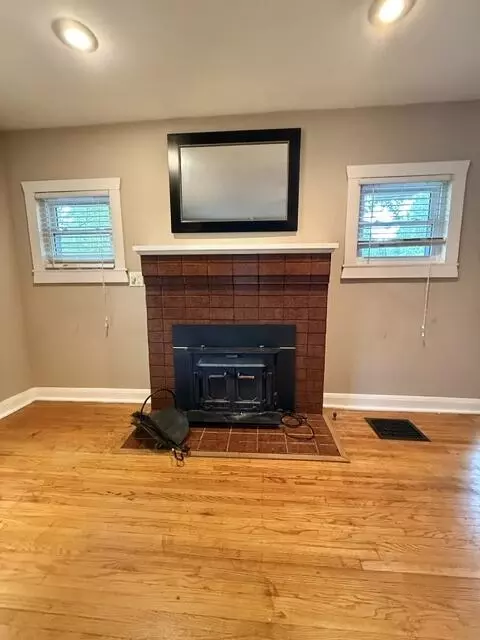 Living - 517 E Catalpa St, Springfield, MO 65807 photo 4 of 4